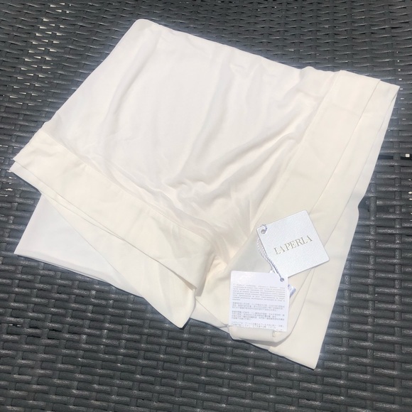 LA PERLA Swim Wrap / Sarong 52”W x 26”H - Picture 1 of 2